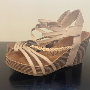 Blowfish wedge sandal size 8.5